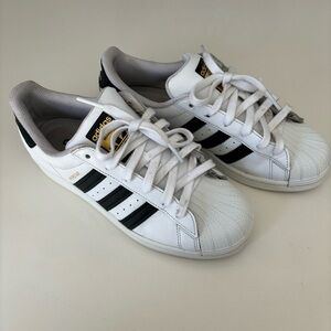 Adidas. Superstar Athletic Shoe - Big Kid - White / Black. Size 6.5.